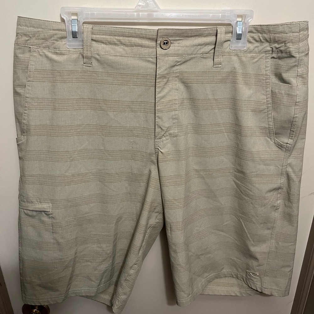 Men’s O’Neill light tan shorts, size 36
